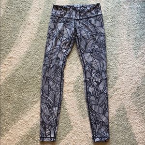 Lululemon Wunder Under size 6